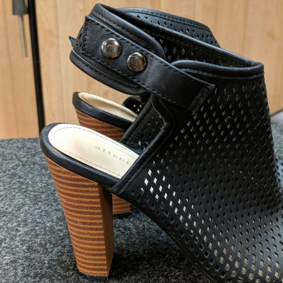 Attention sandals - Picture 3 of 7